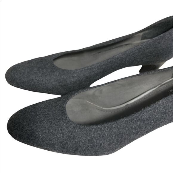 𝅺stuart Weitzman Felt Wool Heels - Picture 3 of 9